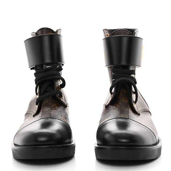 Louis Vuitton Calfskin Monogram Wonderland Flat Ranger Boots 39.5/8.5 Black New - Picture 7 of 11